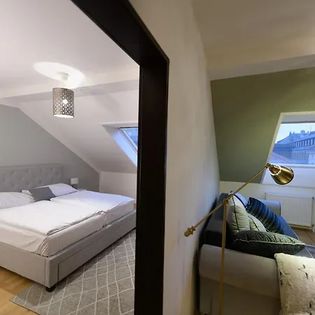Ruzova Spot Prag